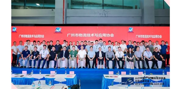 我公司總經(jīng)理趙四清與廣東大昌貨架區(qū)滿(mǎn)林先生共同參會(huì)！